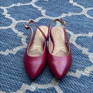 brand new-never worn-Trotters Brand Easy Street Burgundy Slingback Flats